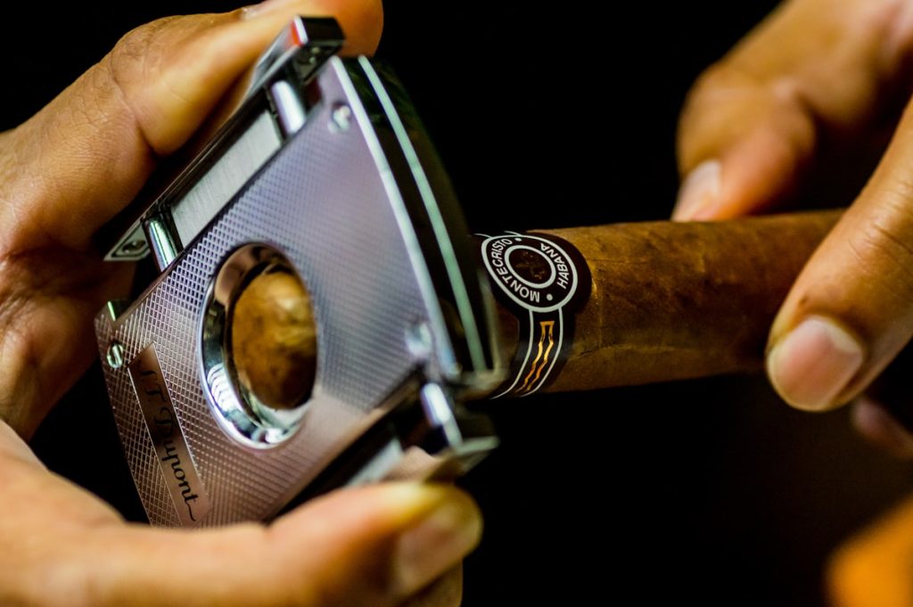 Thu mua phụ kiện cigar: dao cắt, bật lửa khò